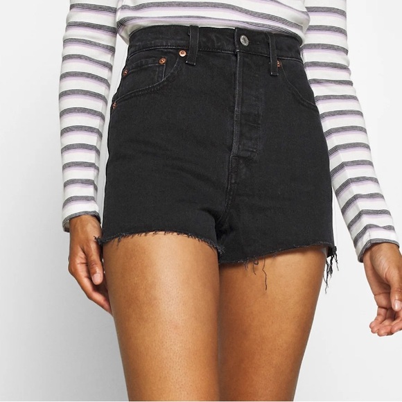 Black levi’s ribcage shorts - Picture 1 of 5
